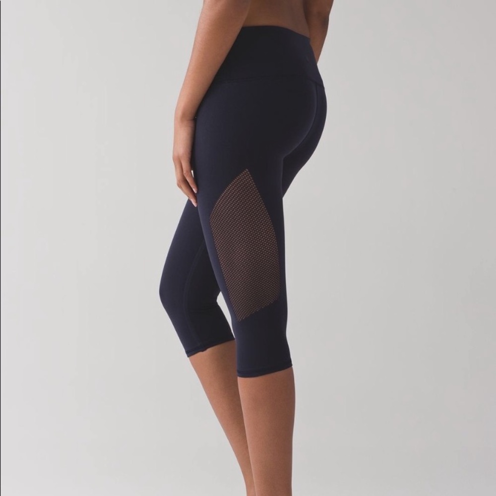 Lululemon reveal crop size 6